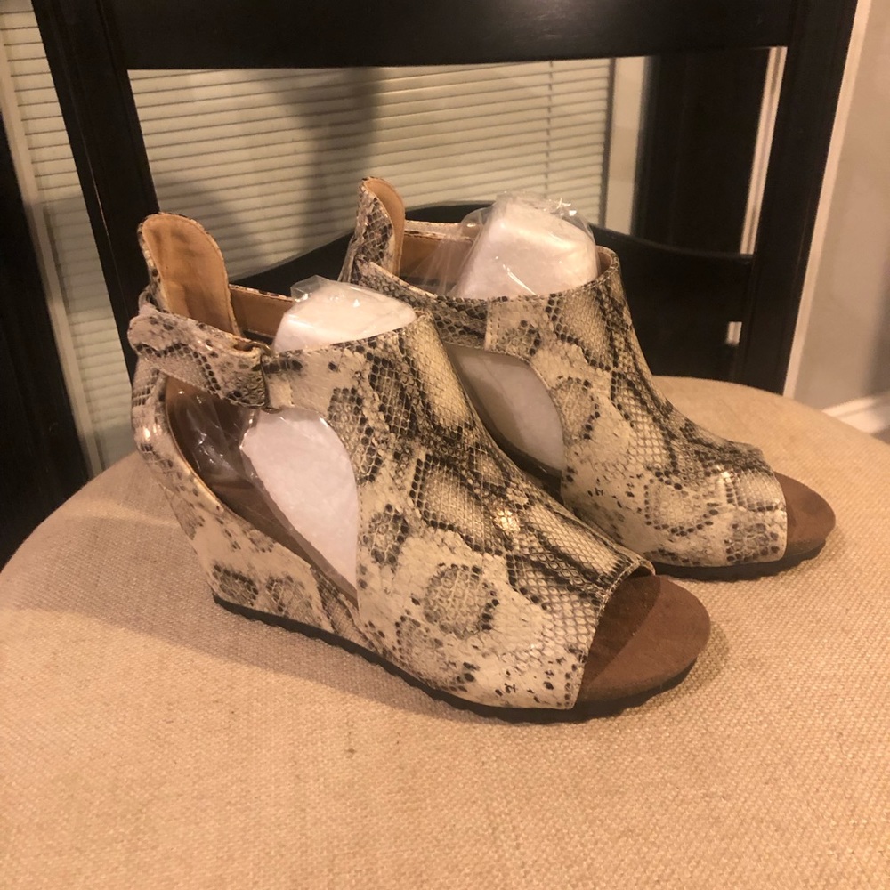 Snakeskin wedges